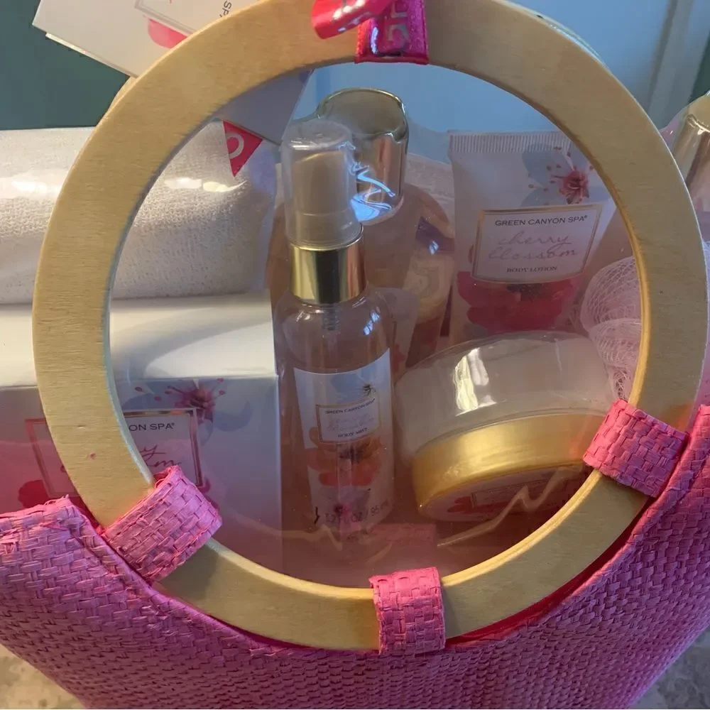 NEW Green Canyon Spa Gift Set PINK CHERRY BLOSSOM tote lotion gel bubble bath